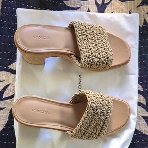 NWOT. Vince Women's Beige Woven Platform Slides.  Size 8.5 (EU 39).